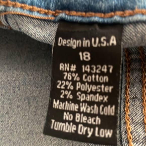 Medium wash stretch straight leg blue jeans embellished with faux peals - Picture 7 of 8